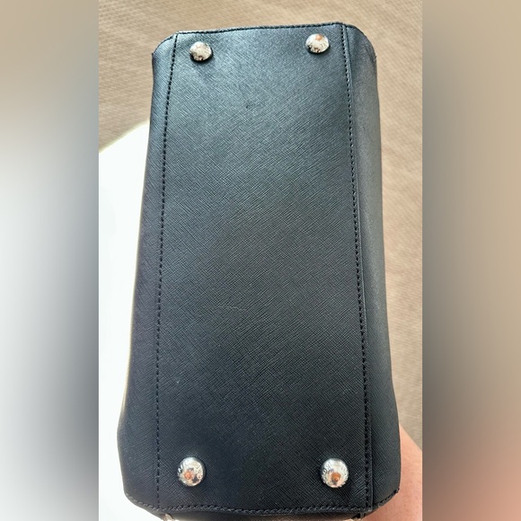 Michael Kors Black Tote in Saffiano Leather with Silver Chain. Great condition! - Picture 5 of 11